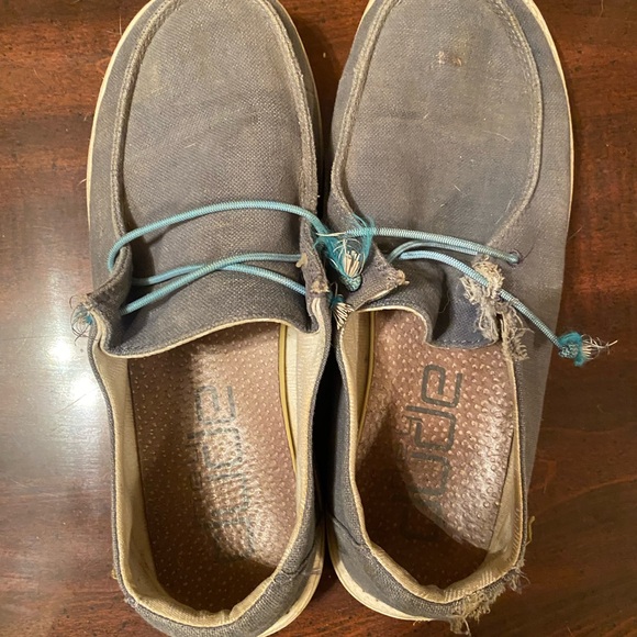 3 pair Hey Dude Bundle 1 blue pair 1 tan pair and 1 grey pair - Picture 10 of 12